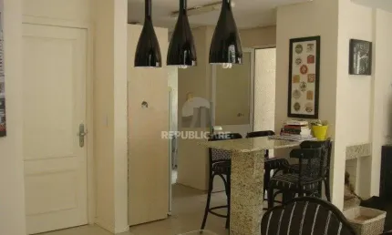 Vende-se apartamento com 2 quartos(1 suíte), 86m² e sacada - Mont'Serrat