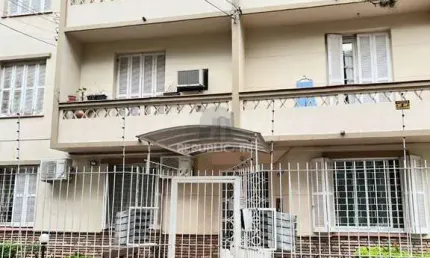 Apartamento de 2 quartos e 2 banheiros no bairro Menino Deus em Porto Alegre