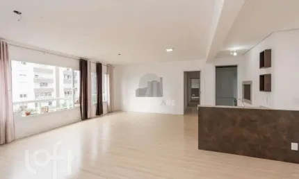Apartamento 4 dormitórios para alugar Menino Deus Porto Alegre/RS
