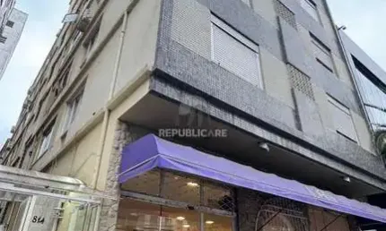 Apartamento semimobiliado, com 3 quartos, 2 banheiros e 1 vaga de garagem