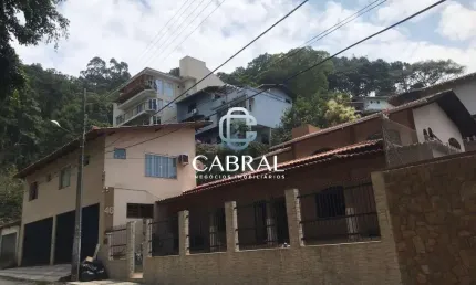 Casa com 5 quartos à venda na Cabeçudas, Itajaí  por R$ 2.500.000