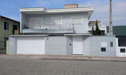 Casa alto padrão no centro de Balneário de Piçarras