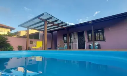 Casa com 05 quartos sendo 01 suíte em Barra Velha - SC