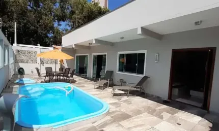 Casa com 2 quartos sendo 1 suíte no Centro de Balneário Piçarras - SC