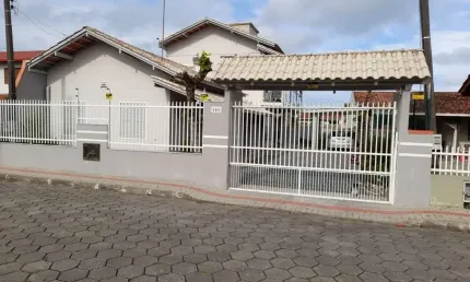 Casa com 5 dormitórios em Itajuba a 500 metros da praia