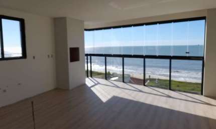 LINDO APARTAMENTO FRENTE-MAR ALTO PADRÃO EM PIÇARRAS