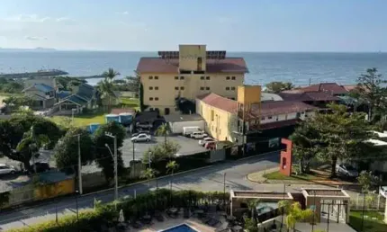 Apartamento com 3 quartos sendo 1 suíte - Praia Alegre 100 metros da praia