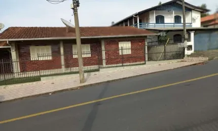 EXCELENTE CASA DE PRAIA A 390 METROS DA AREIA EM BARRA VELHA-SC