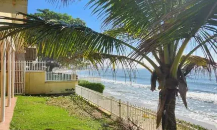 Casa frente mar 3 Quartos Pé na areia na Av. Itajuba