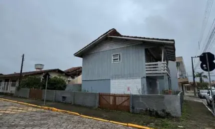 Terreno medindo 245,70m2 No centro de Balneário Piçarras SC