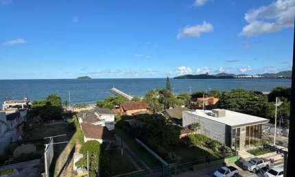 Apartamento Centro de Balneario Piçarras, frente mar com 3 Dormitórios sendo 1 S