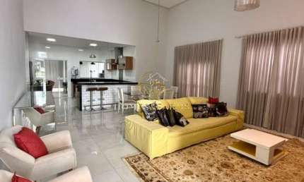 Belíssima  Casa Térrea Mobiliada no Portal do Sol Golfe