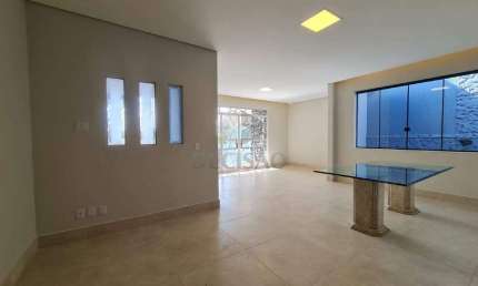 Casa à venda, 3 quartos, 2 suítes, 4 vagas, Santa Efigênia - Belo Horizonte/MG