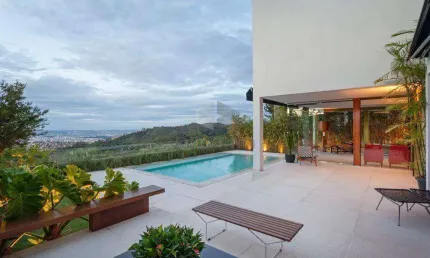 Casa impecável em projeto grandioso com vistas lindas e definitivas