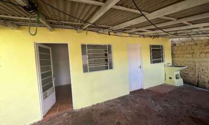 Casa com 1 quarto para alugar na Rua Rudolph Diesel, 669, Industrial, Londrina