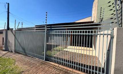 EXCELENTE CASA NO JARDIM LARANJEIRAS COM 03 QUARTOS