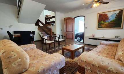 Oportunidade para moradia ou comercio! Casa Espaçosa e Versátil à Venda!