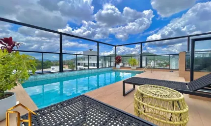 Apartamento studio com 1 vaga de garagem em excelente localização no Saguaçu que permite locação Airbnb!