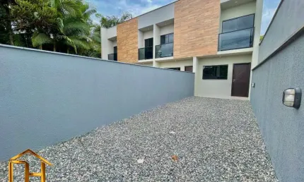 Sobrado geminado com 2 suítes e 2 vagas de garagem no bairro Rio Bonito