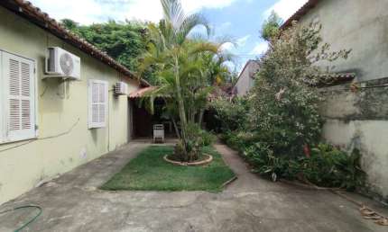 Casa para Venda em Cabo Frio, Palmeiras, 5 dormitórios, 1 suíte, 3 banheiros, 3 vagas