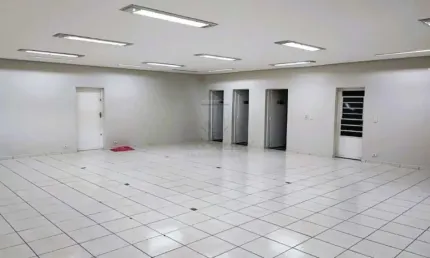 PONTO COMERCIAL PARA LOCAÇÃO OU VENDA, COM VAGAS DE GARAGEM, LOCALIZADO NA AV ADEMAR DE BARROS.