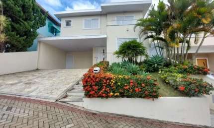 Excelente casa no Urbanova. 268m²- 3 dormitórios. Ótima localização