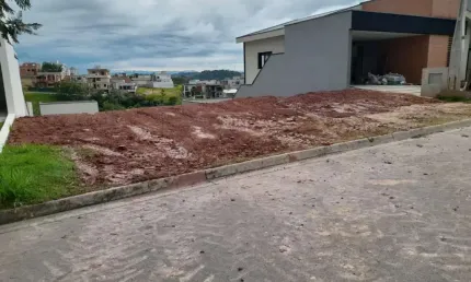 Terreno em condomínio fechado a venda com 377,84m, parte alta com vista privilegiada - condomínio verana.