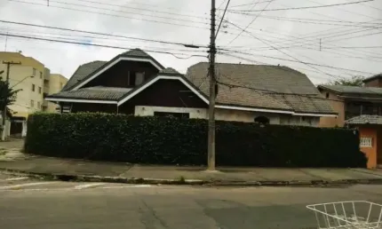 SOBRADO DE ESQUINA, CONTENDO 6 SUÍTES COM A ÁREA CONSTRUIDA DE 499,00 METROS - JARDIM DAS INDUSTRIAS.
