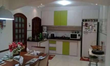 Casa com 220m², 3 dormitórios, 1 suíte, quintal, churrasqueira- Vila Unidos