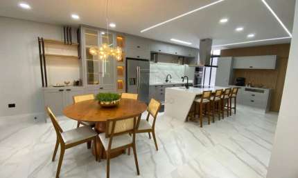 BELÍSSIMA CASA LOTE INTEIRO - 243m² - 3 DORMITÓRIOS 1 SUÍTE - 3 BANHEIROS- JARDIM  ORIENTE - AO LADO DO SHOPPING