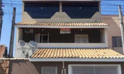 Casa em Caçapava com 232m²- 3 dormitórios, 1 suíte, 3 banheiros