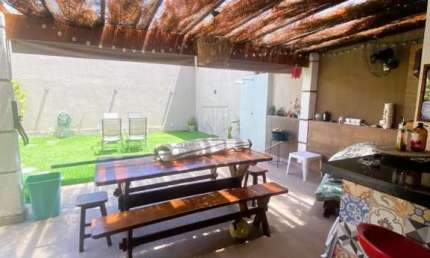 CASA EM CONDOMÍNIO FECHADO COM 5 DORMITÓRIOS SENDO 2 SUITES E UMA COM HIDROMASSAGEM.