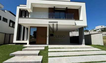 Casa com piscina em frente à praça - 5 suítes - Condomínio Alphaville II