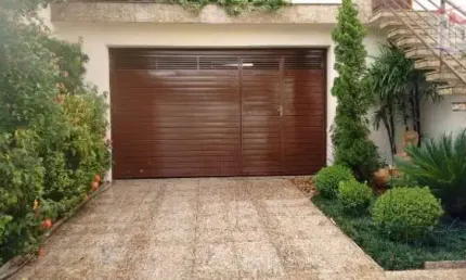 Sobrado com três suites, 5 vagas, sala para dois ambientes, 5 vagas de garagem - próximo do metro jd são paulo