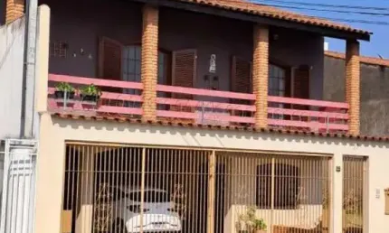 Sobrado com três dormitórios, sendo uma suite, salão de jogos, edícula, bairro Nova Ipanema