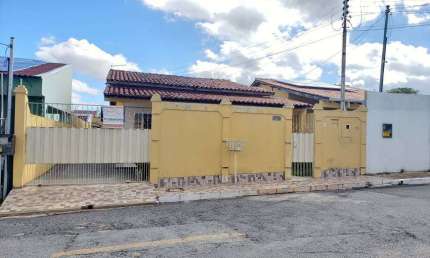 Casa com 3 quartos em Jardim Universitário - Cuiabá - MT