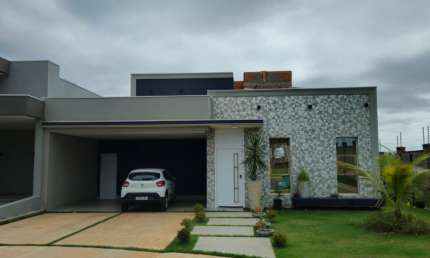 Casa térrea mobiliada a venda no Condomínio Belvedere II por R$1.650,00