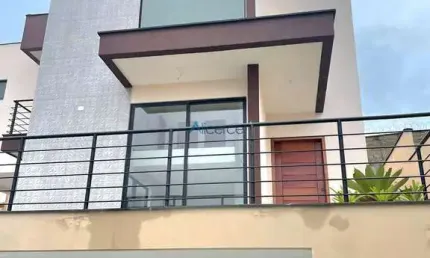 Excelente Casa Duplex  3  Quartos  -  Condomínio Via do Sol