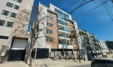 Cobertura com 5 quartos, suíte, 3 vagas, elevador no vale do ipê