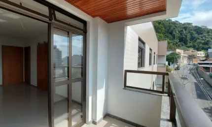 2 quartos com suíte, varanda, garagem, elevador no Santa Helena