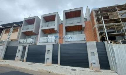 Casas nova com 3 quartos, varanda gourmet no Santa Catarina