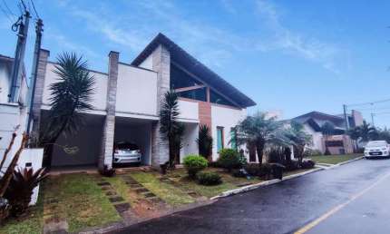 Linda Casa em um dos melhores condomínios de Juiz de Fora!