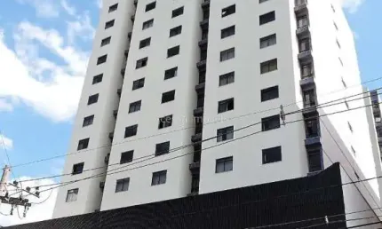 Quarto e sala com garagem, elevador, frente no Centro