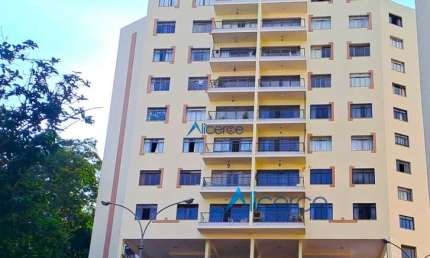 Apartamento de 03 quartos com  garagem, elevador e área de lazer no Centro.