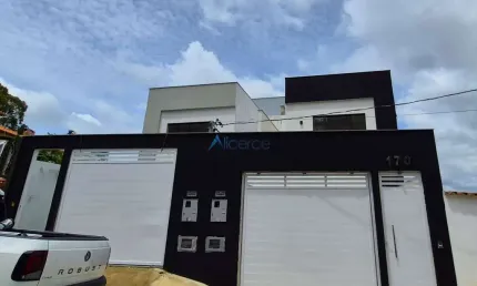 Casa duplex com 03 quartos e 02 vagas de garagem no Bairro de Lourdes
