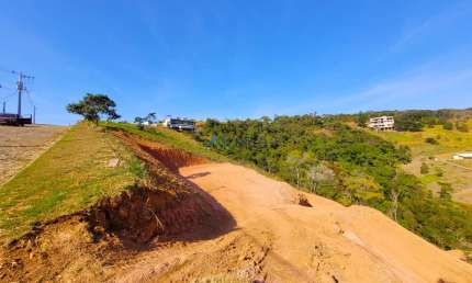 Terreno no Condomínio medindo 3.000 m²  no  Villagio da Serra II- Salvaterra
