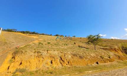 Terreno no Condomínio medindo 3.000 m²  no  Villagio da Serra II- Salvaterra