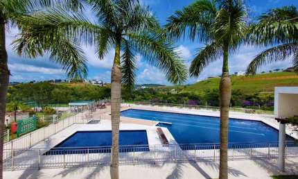 Casa de esquina, 4 suítes e  piscina no Alphaville!