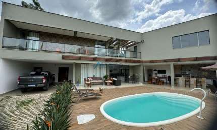 Casa 2 quartos| 2 Suítes| 1 Suite Master com Hidromassagem.