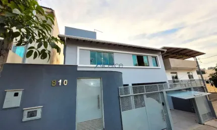 Casa individual com 03 quartos no Recanto da Mata, um dos melhores  bairros da Zona Norte.